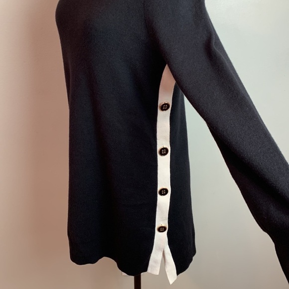 Chico’s Side Button Tunic With Contrasting Trim NEW! - Picture 4 of 7